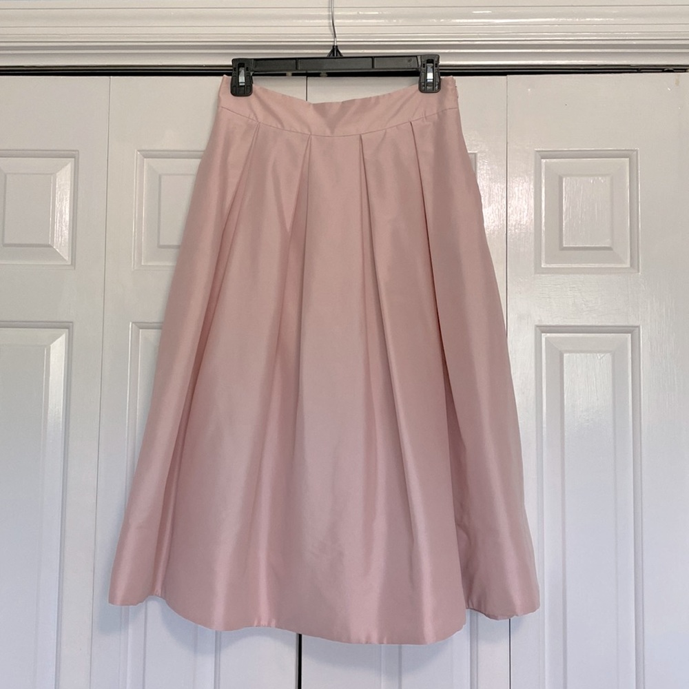 White House Black Market size 4 light pink pleated skirt